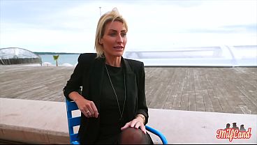 Anouk, mulher elegante, quer um pau bem veiado
