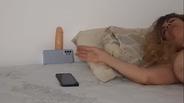 Arrombei meu cuzinho com pau enorme e gozada interna