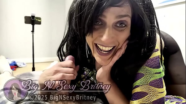 Britney faz boquete quente na garota sulista em mardi gras