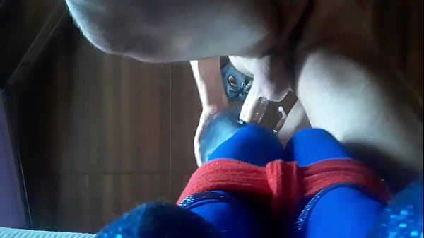 Coroa amarrada recebe boquete e gozada no rosto em preview sensual
