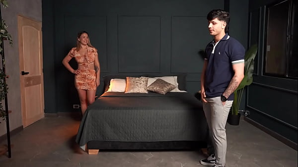 Coroa Bunduda Não Tem Escolha E Divide A Cama Com Enteado Gostoso