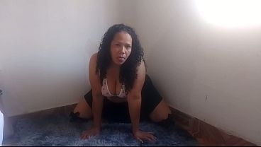 Coroa Latina Bunduda Se Masturba Com Dildo Até Gozar Forte