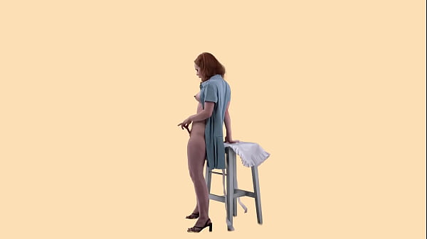 Ella hughes serve torta de cereja e mostra sua buceta molhada