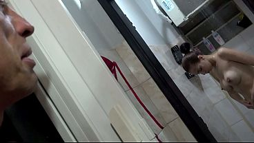 Espiando A Novinha Se Masturbando No Banho Sozinha