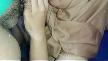 Esposa de amigo indonésio pede para transar no jago jilmek atualizado