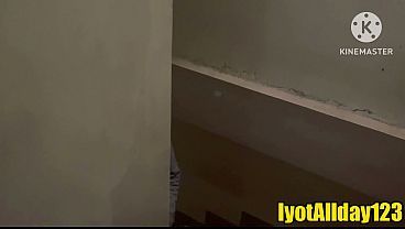 Filipina excitada é fodida por desconhecido na rua