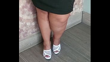 Gordinha Mostra Peitos Enormes Em Blusa De Renda E Corpo Molhado