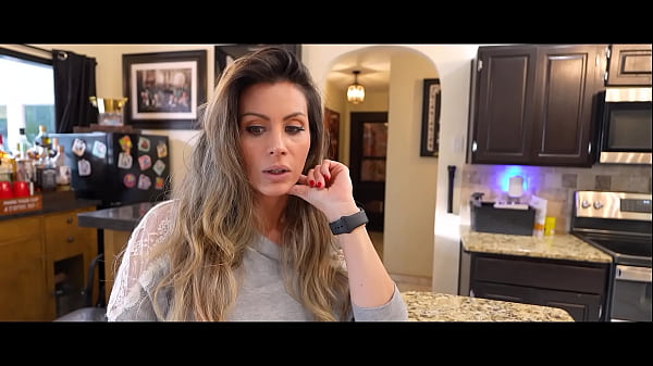 Jogo strip poker com a madrasta coco vandi e a coisa esquentou