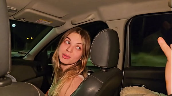 Keilabassi e steffcrime não resistem e fazem boquete nela sem parar