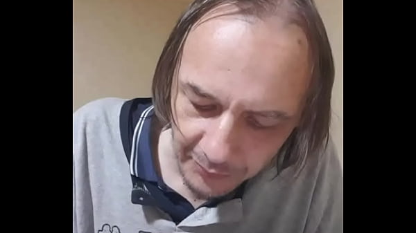 Marido manda esposa realizar missão picante com outro homem