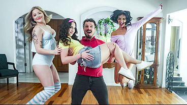 Pervertido ensina novinhas como ganhar dinheiro fácil