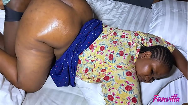 Professorinha gordinha adora ser fodida pela bunda pelo aluno