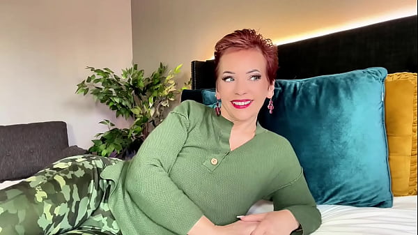 Ruby lynne usa vibrador potente e goza sem parar várias vezes