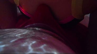 Sexo vestido debaixo d'água com gozada na calcinha