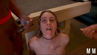 Sophie Trans E Monique Fodendo Pearl Na Mesa De Sinuca